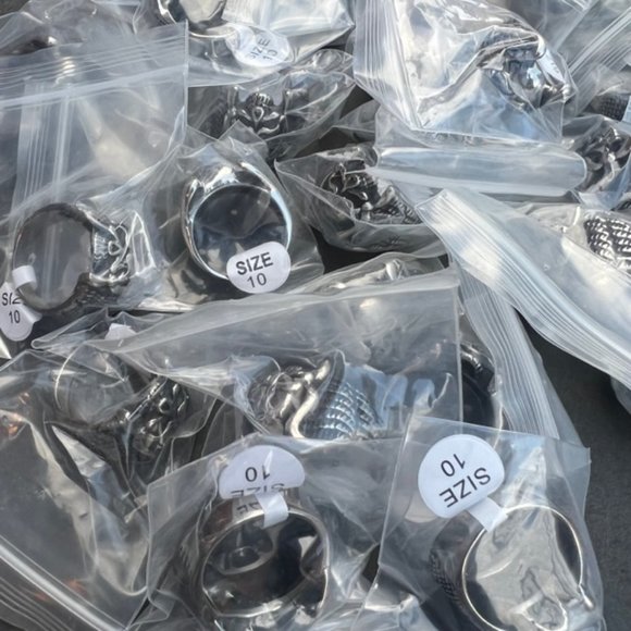 Resale Lot of 25 Men's Stainless Steel Skull Rings Metal High Quality Biker - Picture 5 of 5